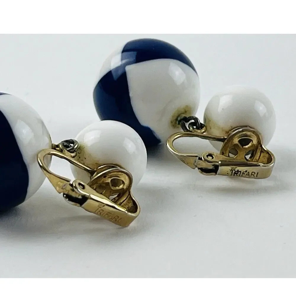 Crown Trifari White Blue Beach Ball Dangle Clip On Earrings Gold Tone Lucite? 80